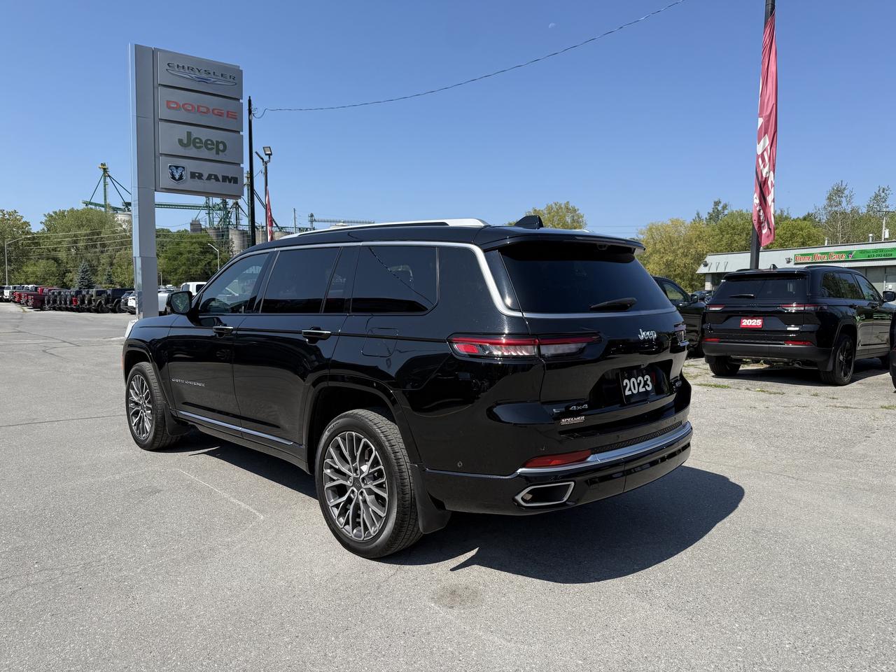 2023 Jeep Grand Cherokee L SUMMIT RESERVE - LAST YEAR FOR THE HEMI !!!! Photo2