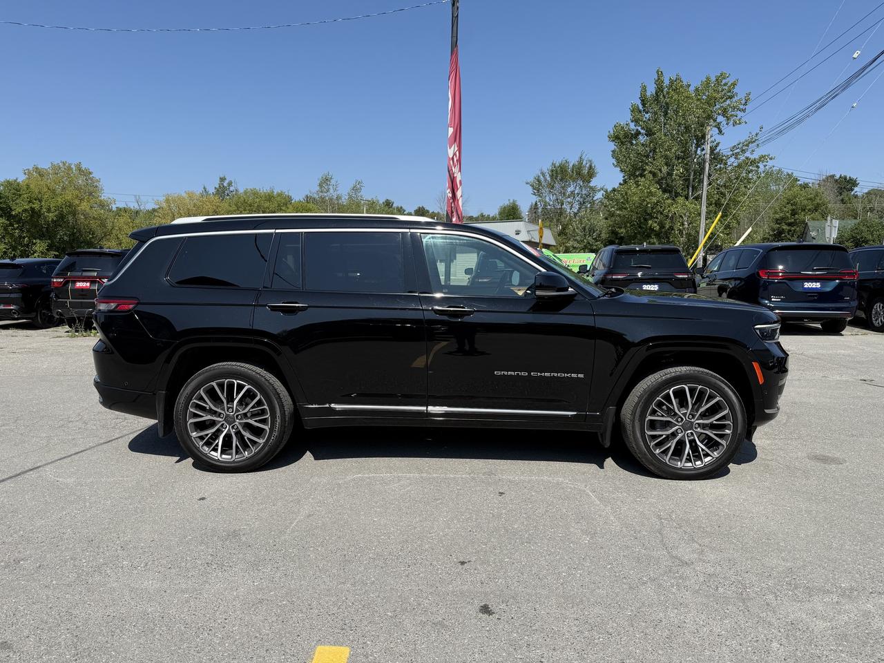 2023 Jeep Grand Cherokee L SUMMIT RESERVE - LAST YEAR FOR THE HEMI !!!! Photo