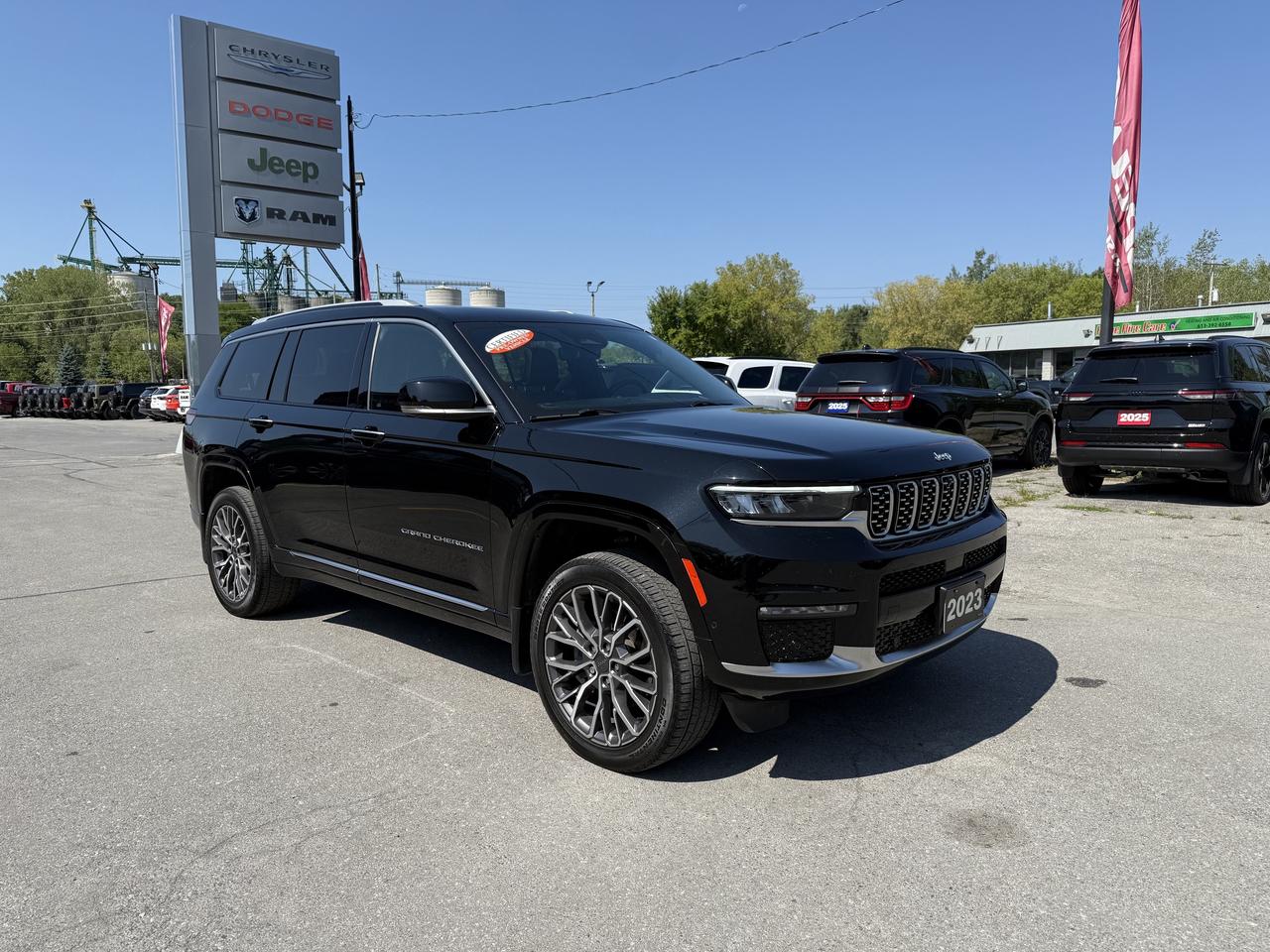 2023 Jeep Grand Cherokee L SUMMIT RESERVE - LAST YEAR FOR THE HEMI !!!! Photo