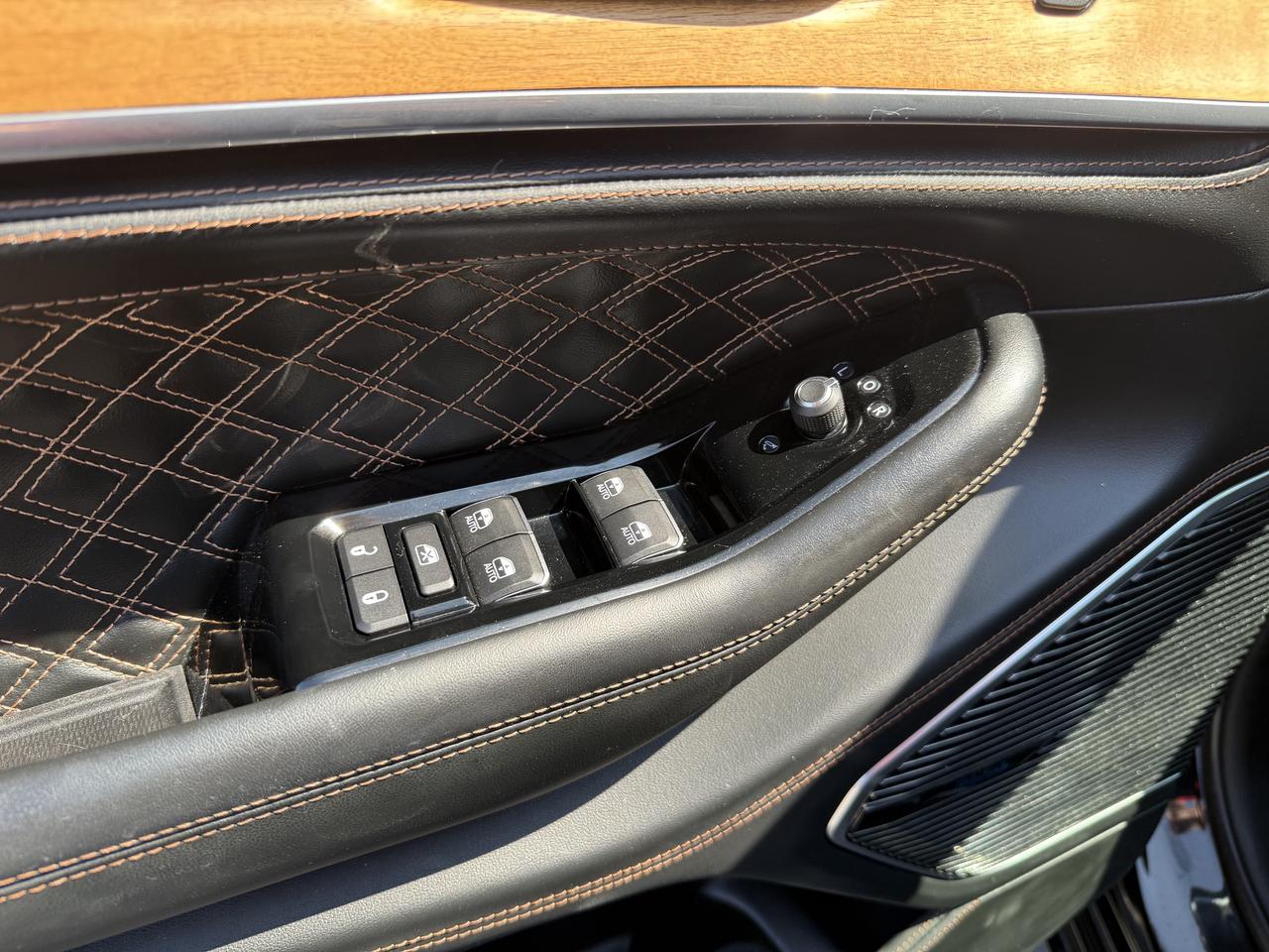 2023 Jeep Grand Cherokee L SUMMIT RESERVE - LAST YEAR FOR THE HEMI !!!! Photo