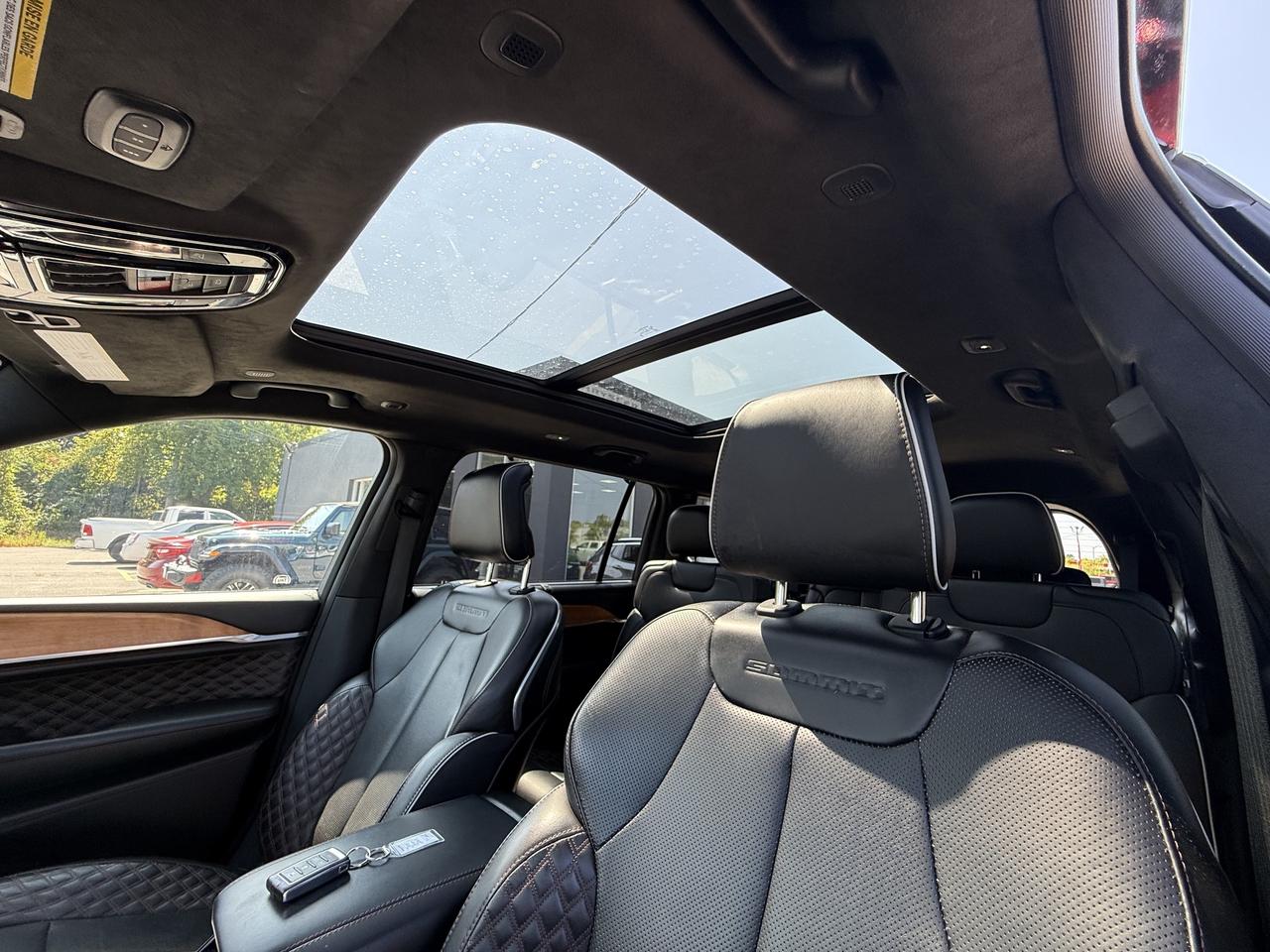 2023 Jeep Grand Cherokee L SUMMIT RESERVE - LAST YEAR FOR THE HEMI !!!! Photo