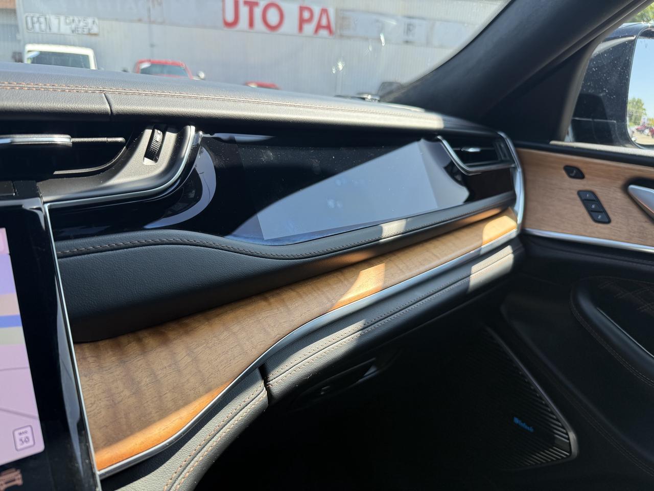 2023 Jeep Grand Cherokee L SUMMIT RESERVE - LAST YEAR FOR THE HEMI !!!! Photo