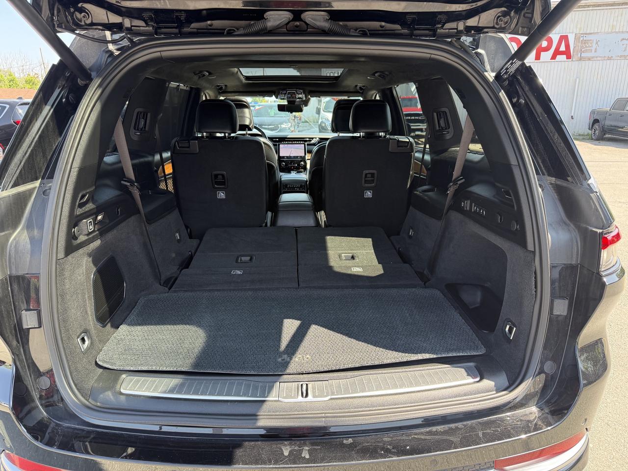 2023 Jeep Grand Cherokee L SUMMIT RESERVE - LAST YEAR FOR THE HEMI !!!! Photo