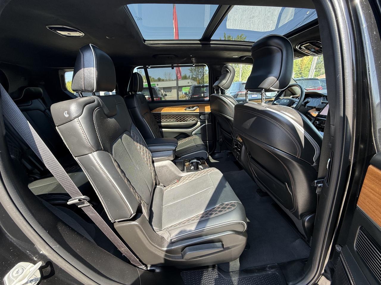 2023 Jeep Grand Cherokee L SUMMIT RESERVE - LAST YEAR FOR THE HEMI !!!! Photo