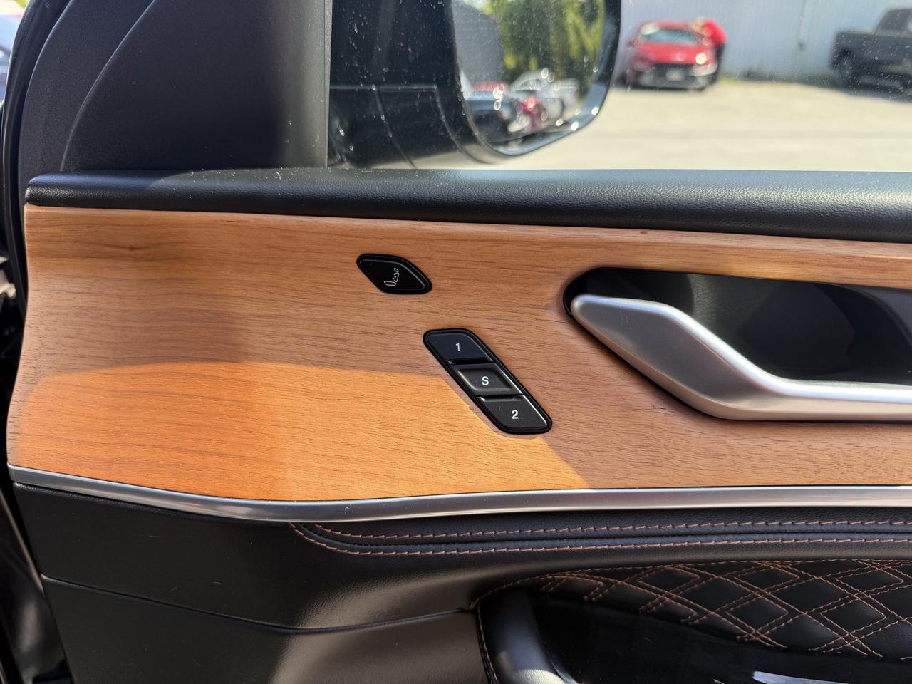 2023 Jeep Grand Cherokee L SUMMIT RESERVE - LAST YEAR FOR THE HEMI !!!! Photo