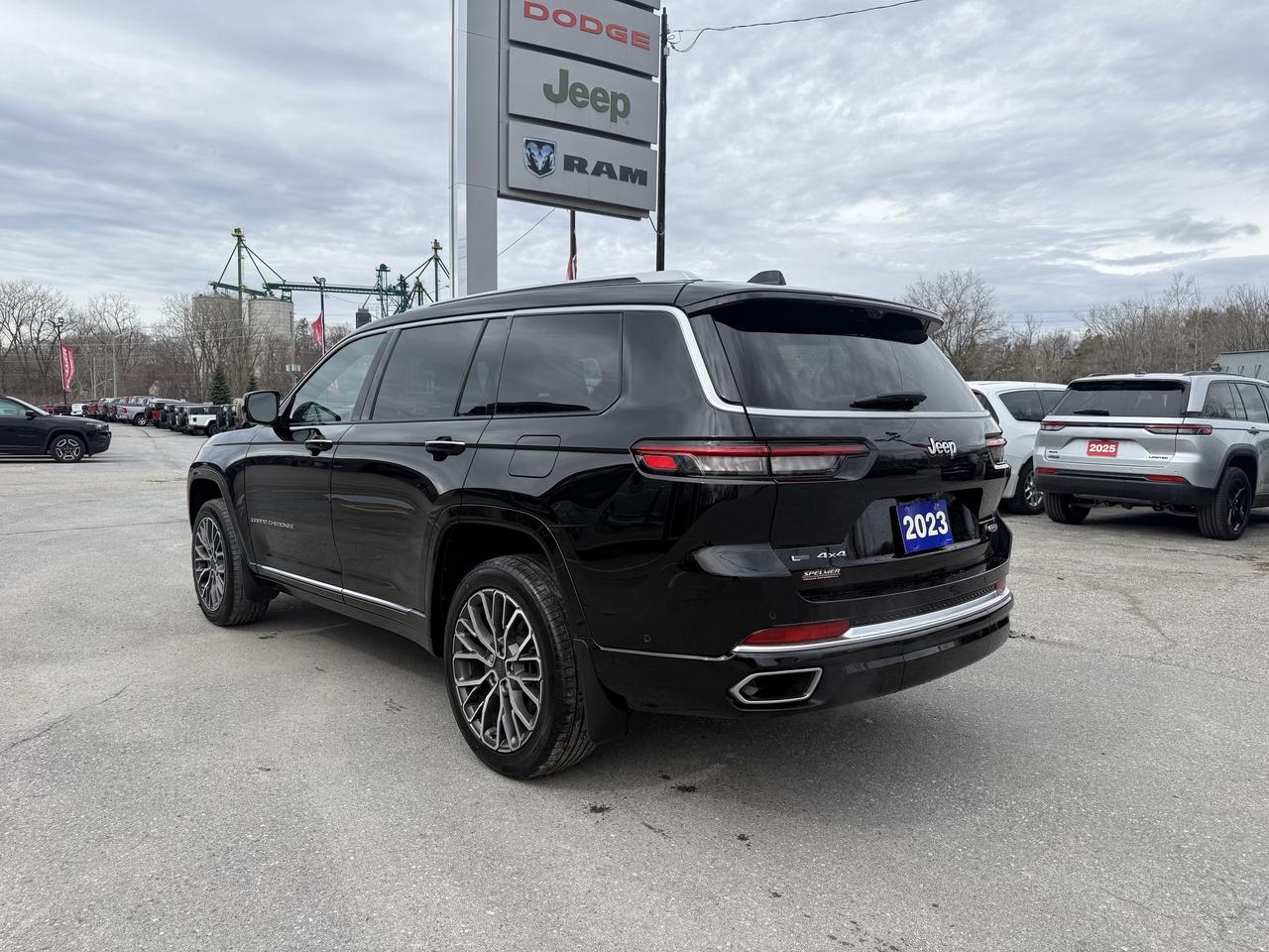 2023 Jeep Grand Cherokee L SUMMIT RESERVE  L- HEMI - TOP OF THE LINE !!!! Photo2