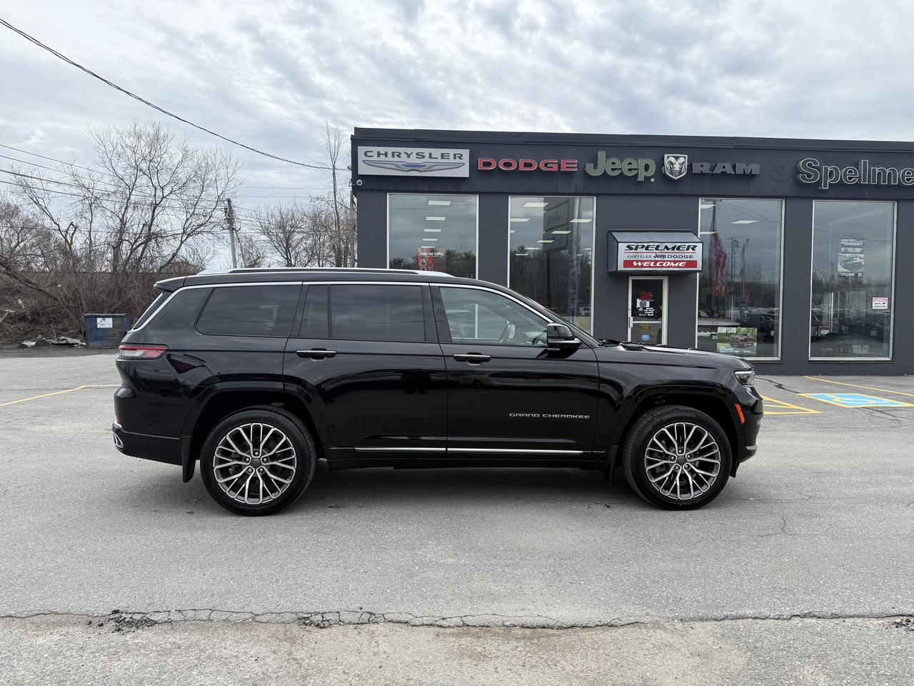 2023 Jeep Grand Cherokee L SUMMIT RESERVE  L- HEMI - TOP OF THE LINE !!!! Photo