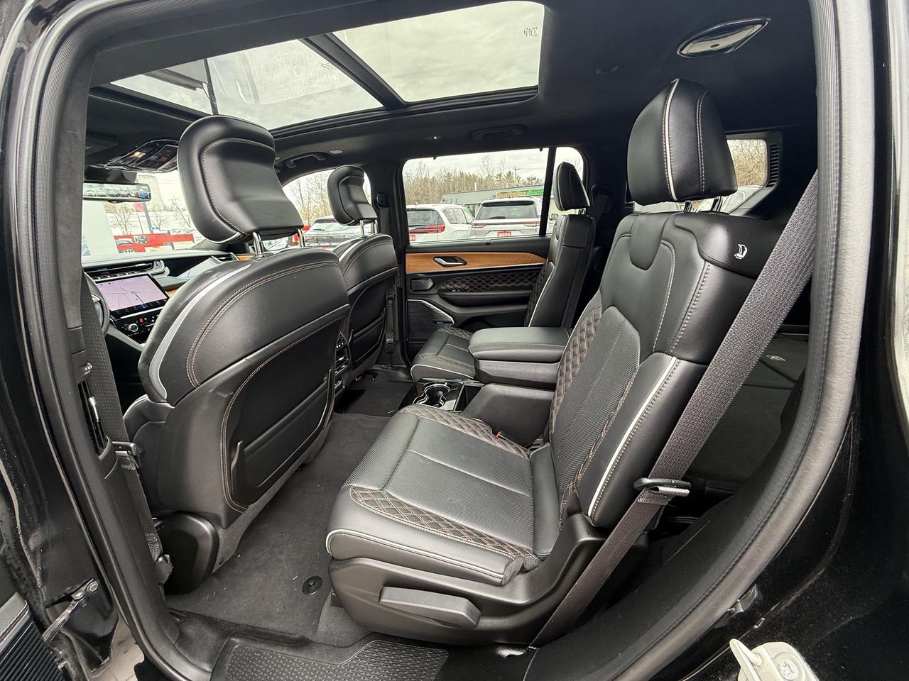 2023 Jeep Grand Cherokee L SUMMIT RESERVE  L- HEMI - TOP OF THE LINE !!!! Photo
