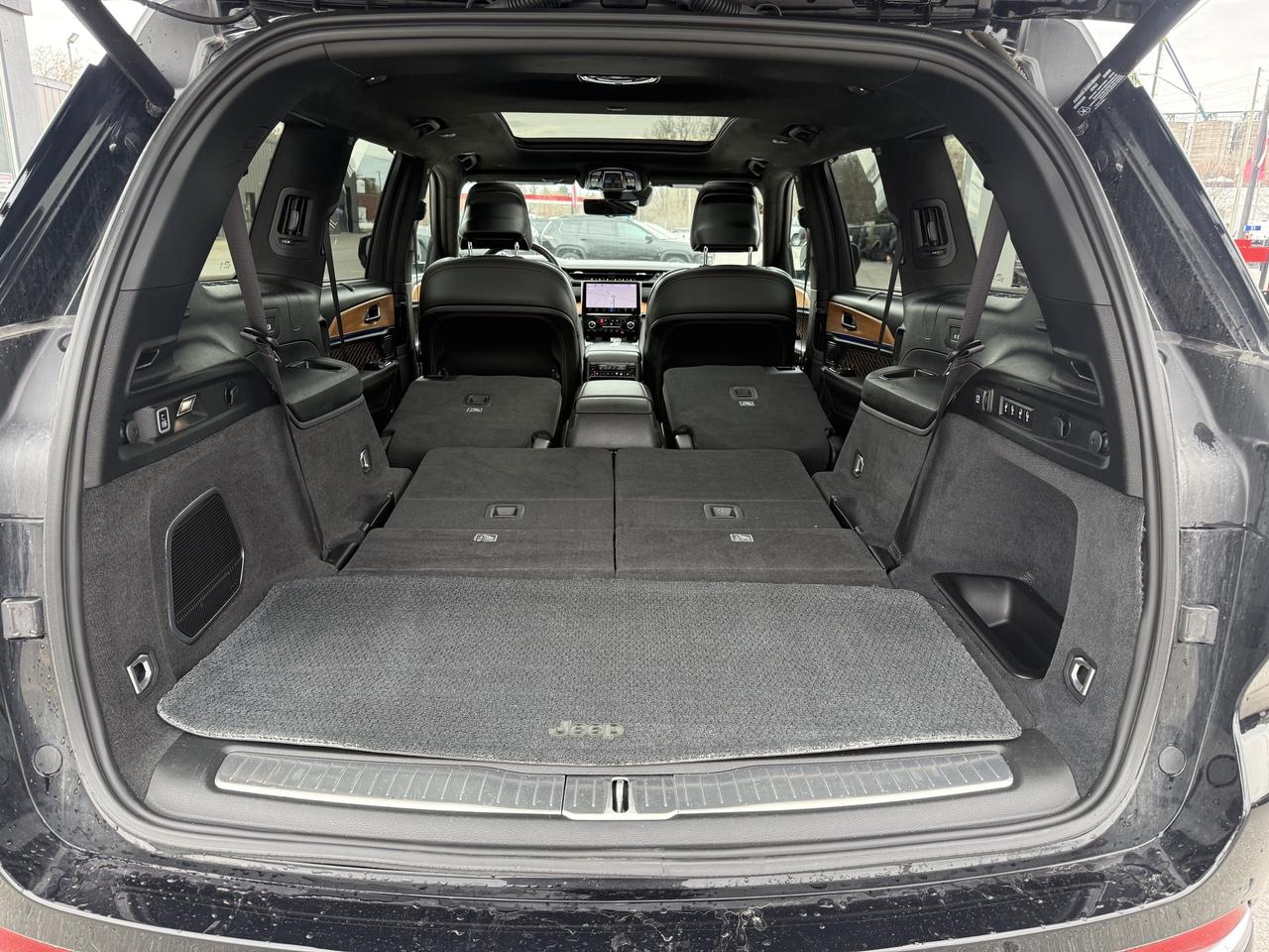 2023 Jeep Grand Cherokee L SUMMIT RESERVE  L- HEMI - TOP OF THE LINE !!!! Photo