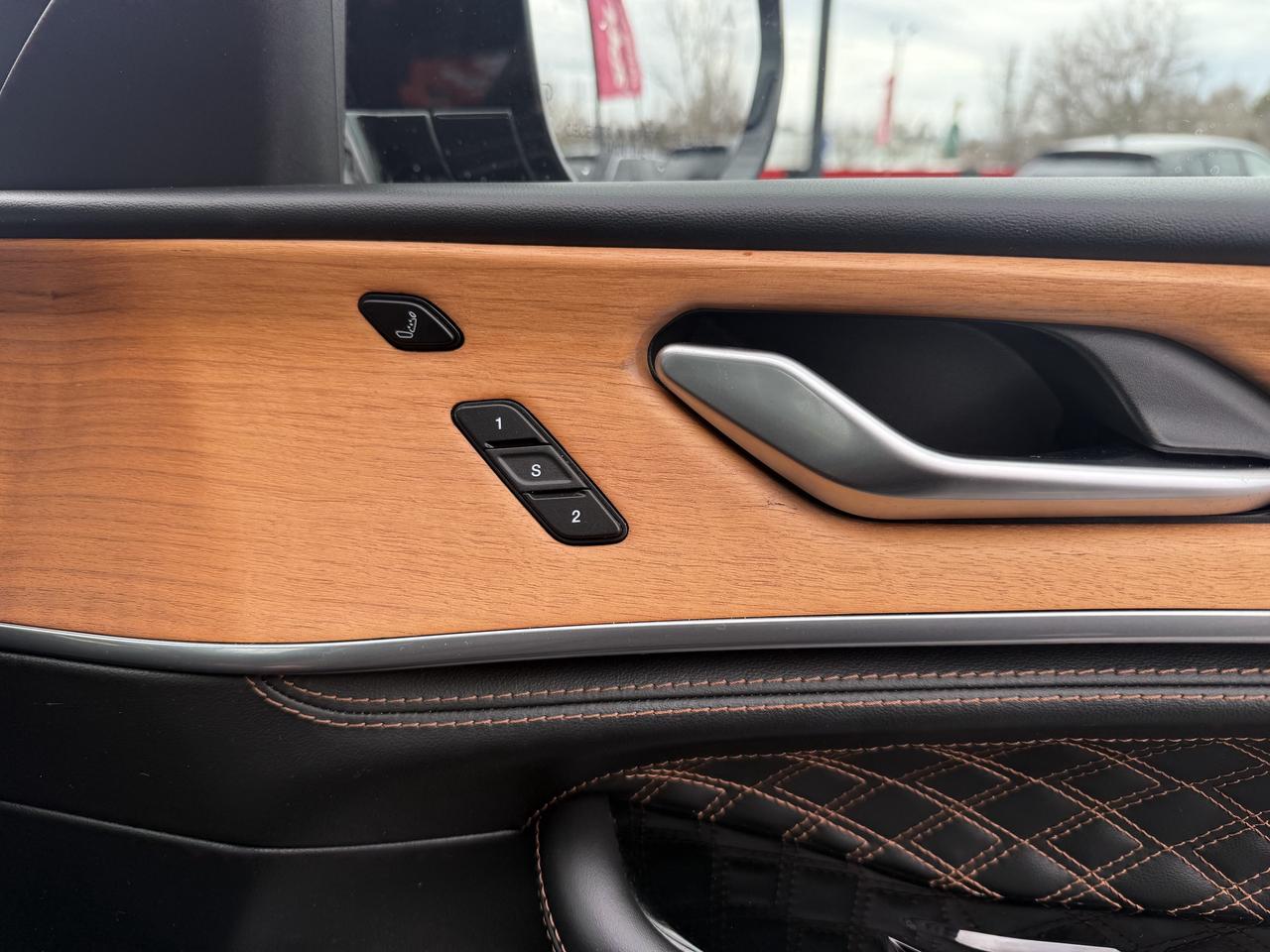 2023 Jeep Grand Cherokee L SUMMIT RESERVE  L- HEMI - TOP OF THE LINE !!!! Photo