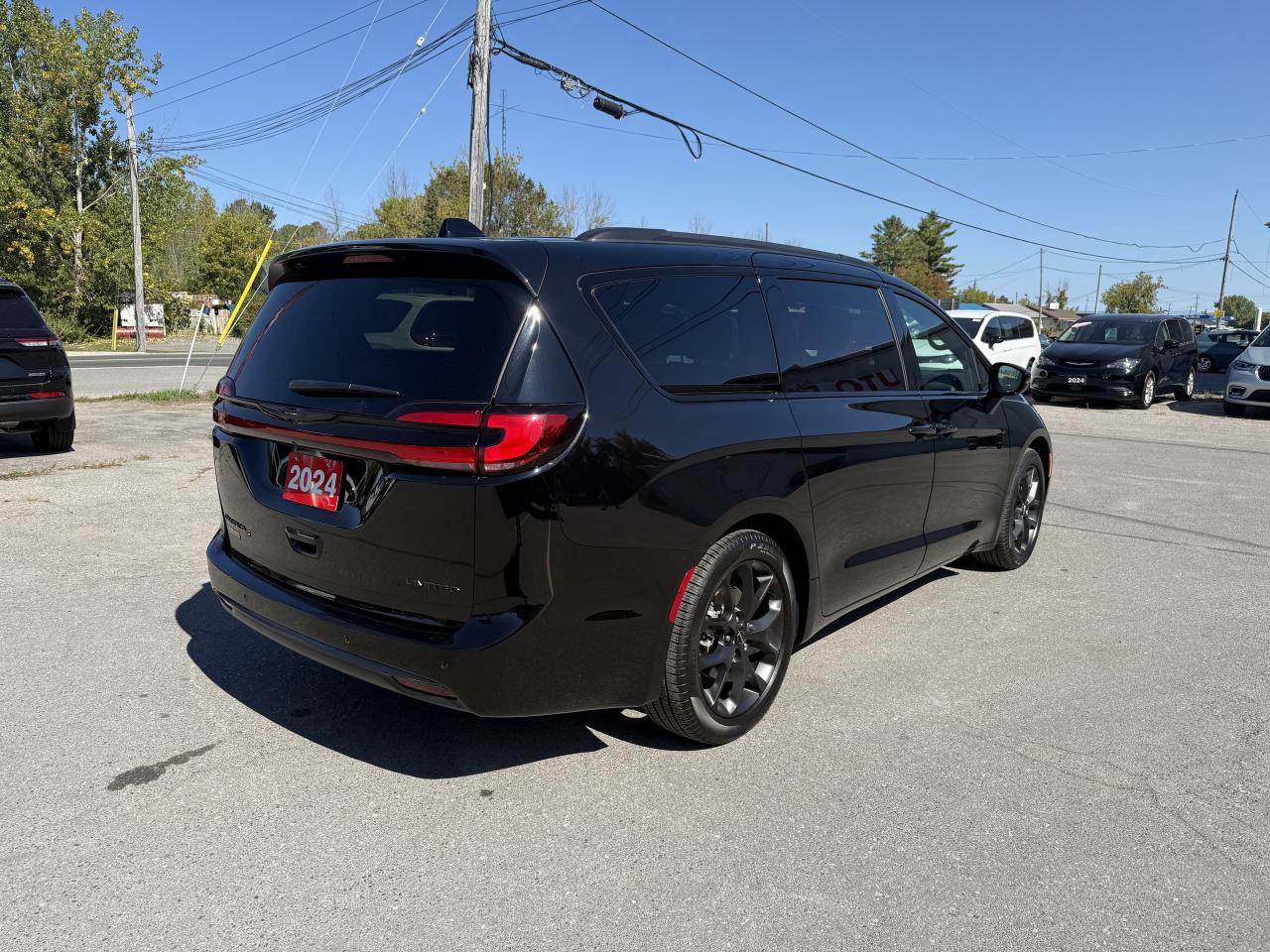 2024 Chrysler Pacifica Limited FWD - S Appearance Package - Sunroof! Photo4