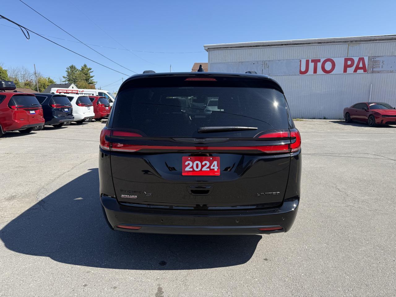 2024 Chrysler Pacifica Limited FWD - S Appearance Package - Sunroof! Photo