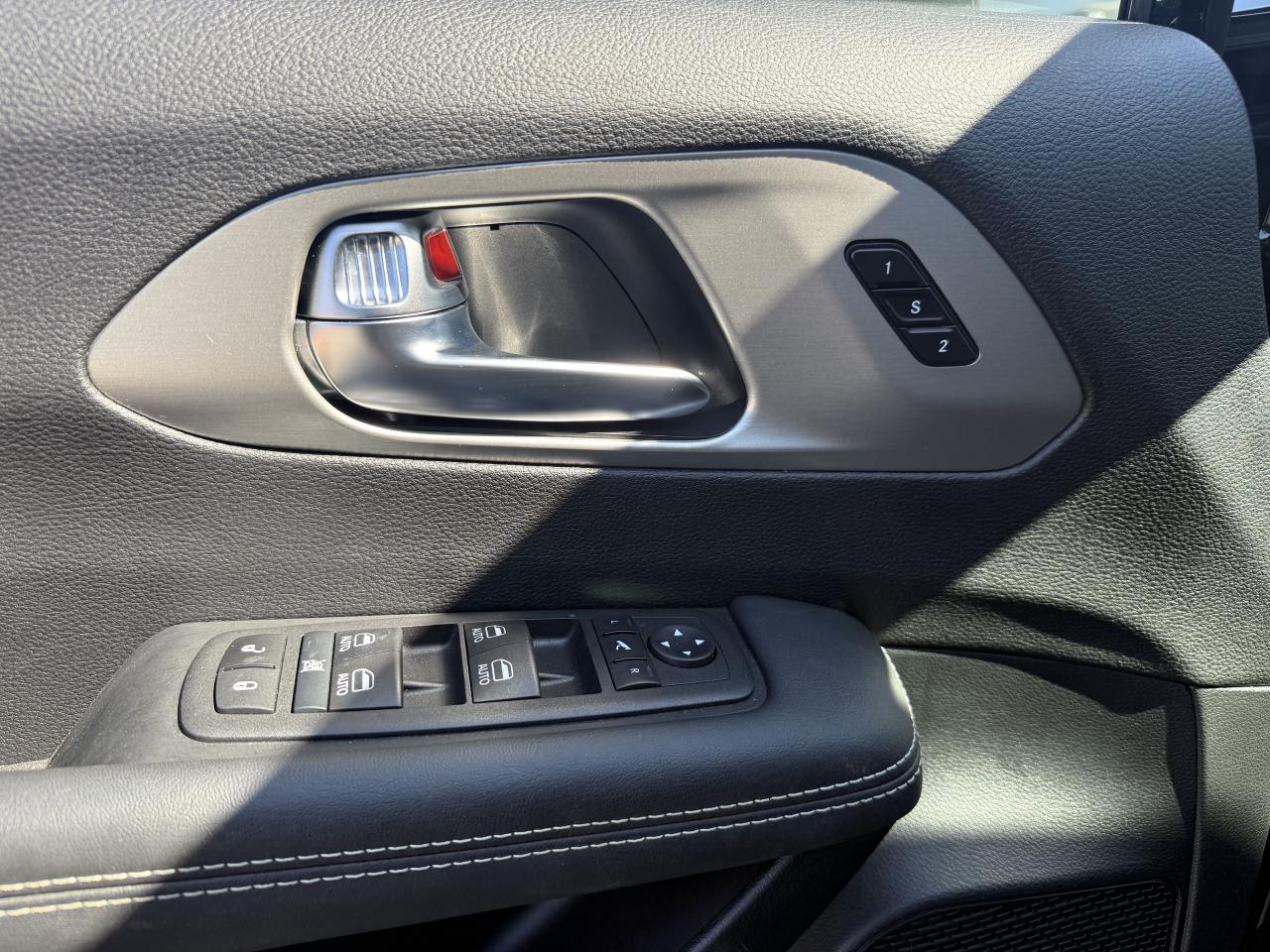 2024 Chrysler Pacifica Limited FWD - S Appearance Package - Sunroof! Photo