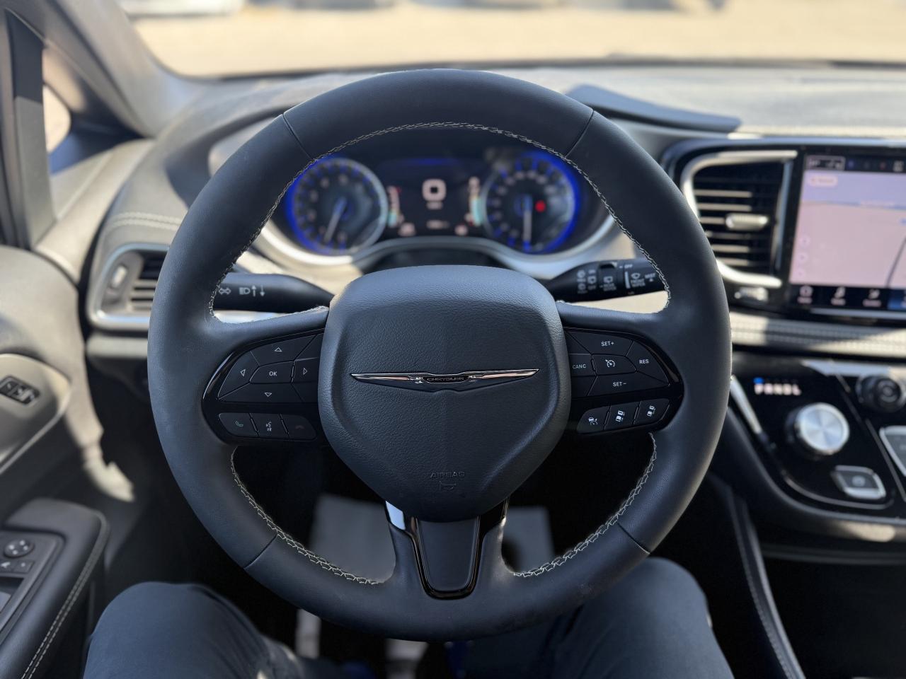 2024 Chrysler Pacifica Limited FWD - S Appearance Package - Sunroof! Photo