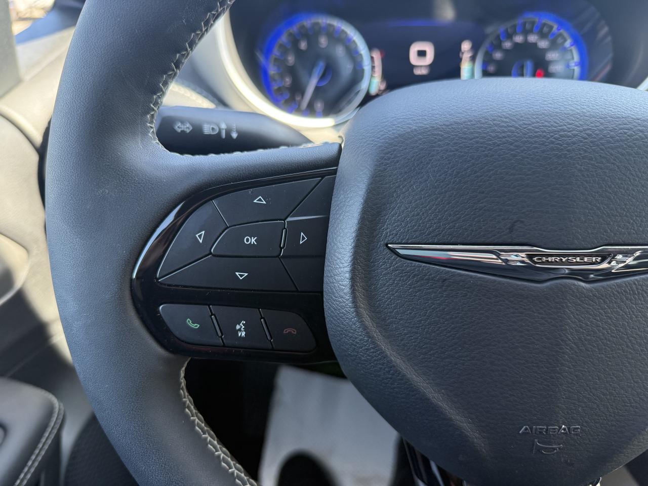 2024 Chrysler Pacifica Limited FWD - S Appearance Package - Sunroof! Photo