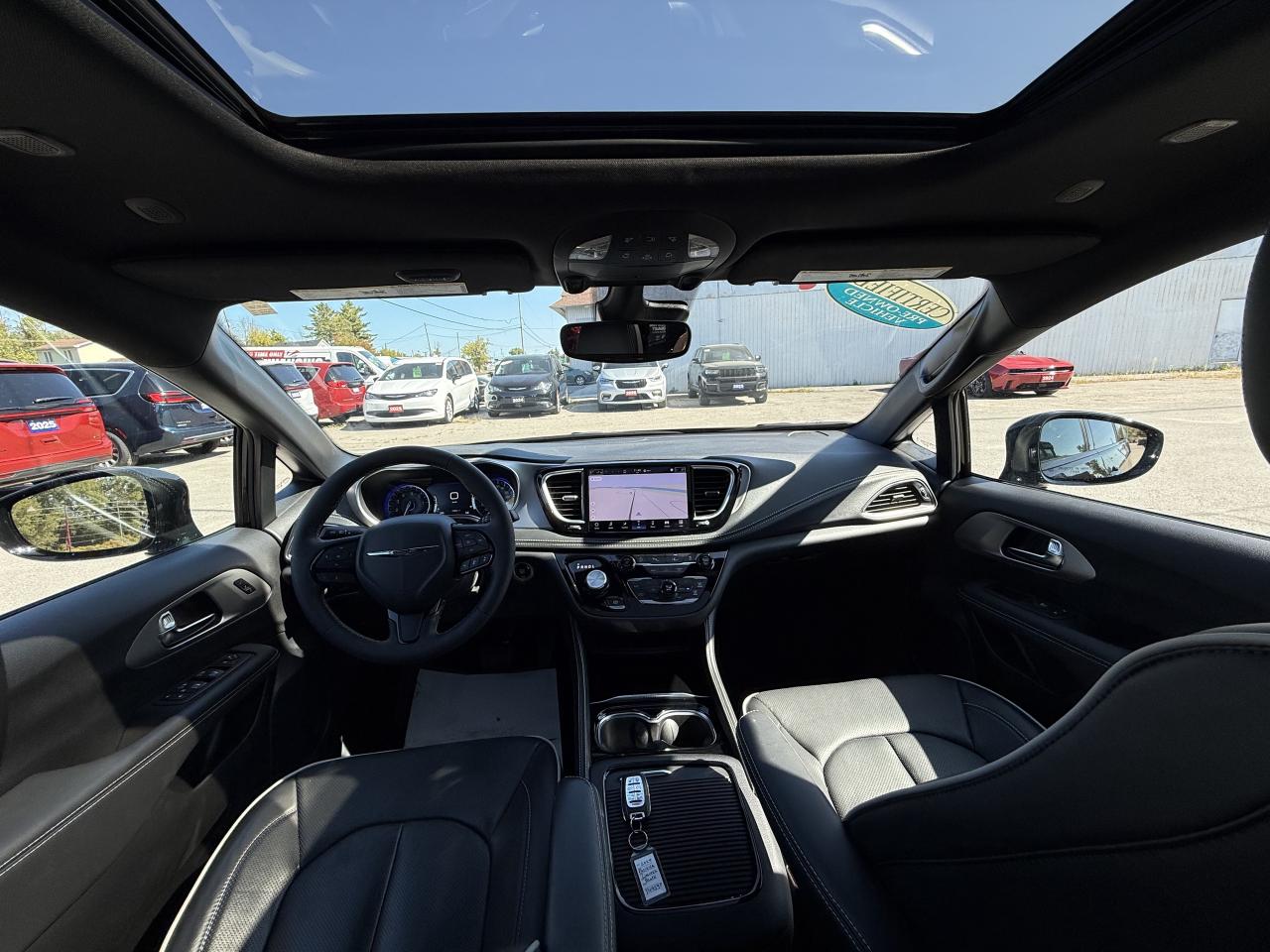 2024 Chrysler Pacifica Limited FWD - S Appearance Package - Sunroof! Photo