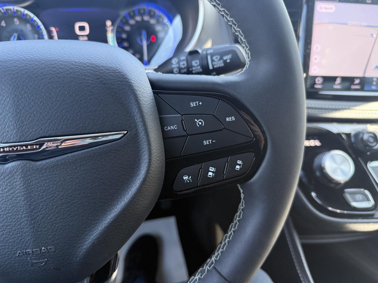 2024 Chrysler Pacifica Limited FWD - S Appearance Package - Sunroof! Photo