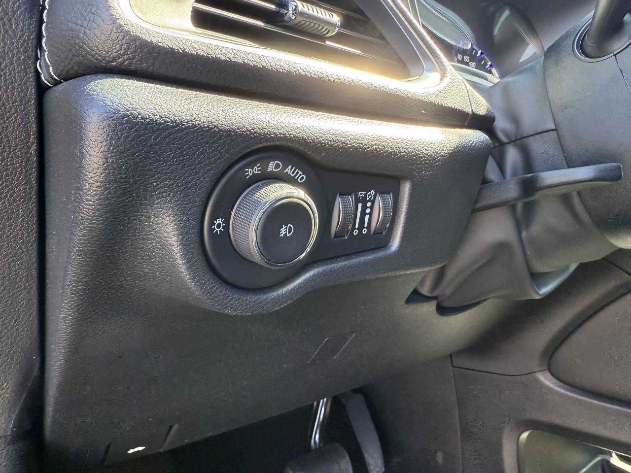 2024 Chrysler Pacifica Limited FWD - S Appearance Package - Sunroof! Photo