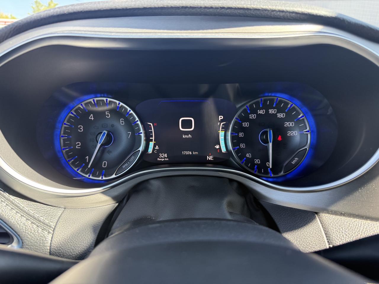 2024 Chrysler Pacifica Limited FWD - S Appearance Package - Sunroof! Photo