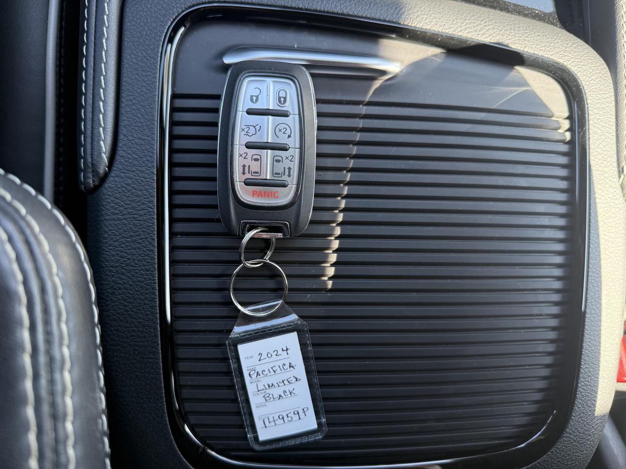 2024 Chrysler Pacifica Limited FWD - S Appearance Package - Sunroof! Photo