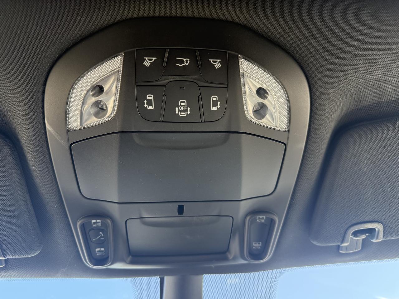 2024 Chrysler Pacifica Limited FWD - S Appearance Package - Sunroof! Photo