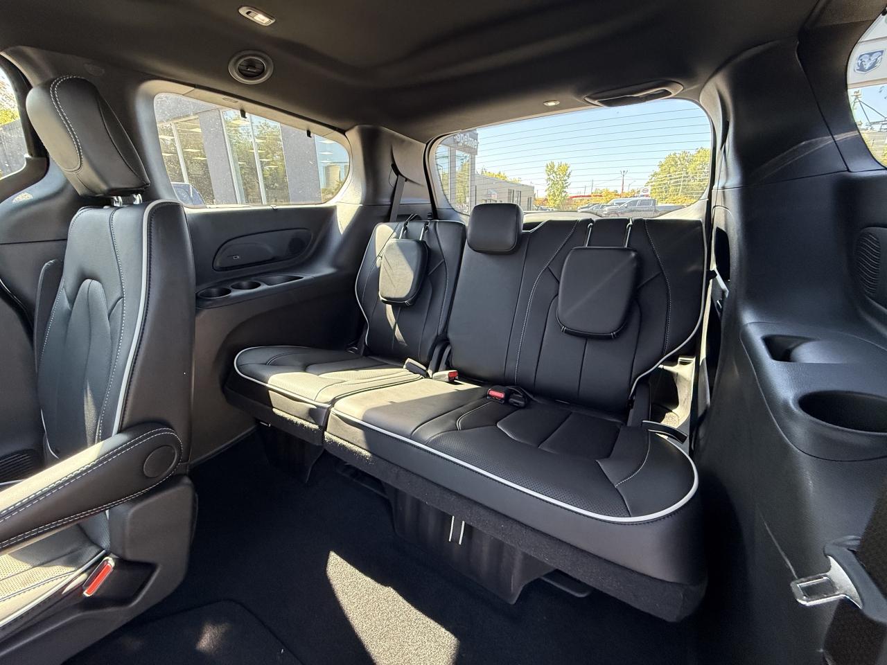 2024 Chrysler Pacifica Limited FWD - S Appearance Package - Sunroof! Photo