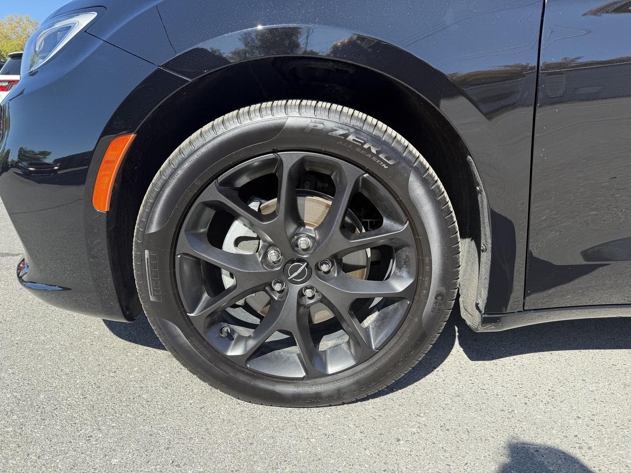 2024 Chrysler Pacifica Limited FWD - S Appearance Package - Sunroof! Photo