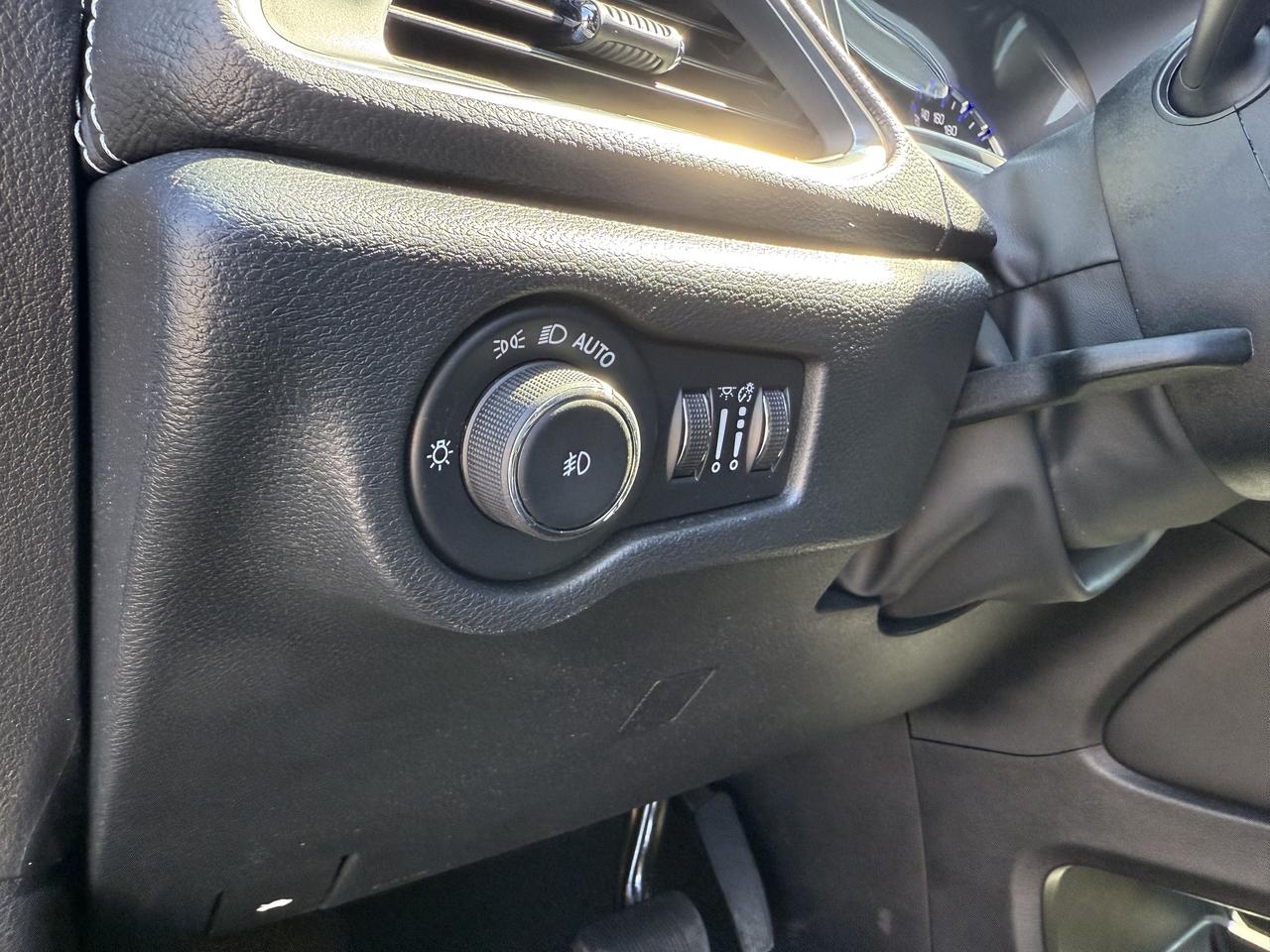 2024 Chrysler Pacifica Limited FWD - S Appearance Package - Sunroof! Photo