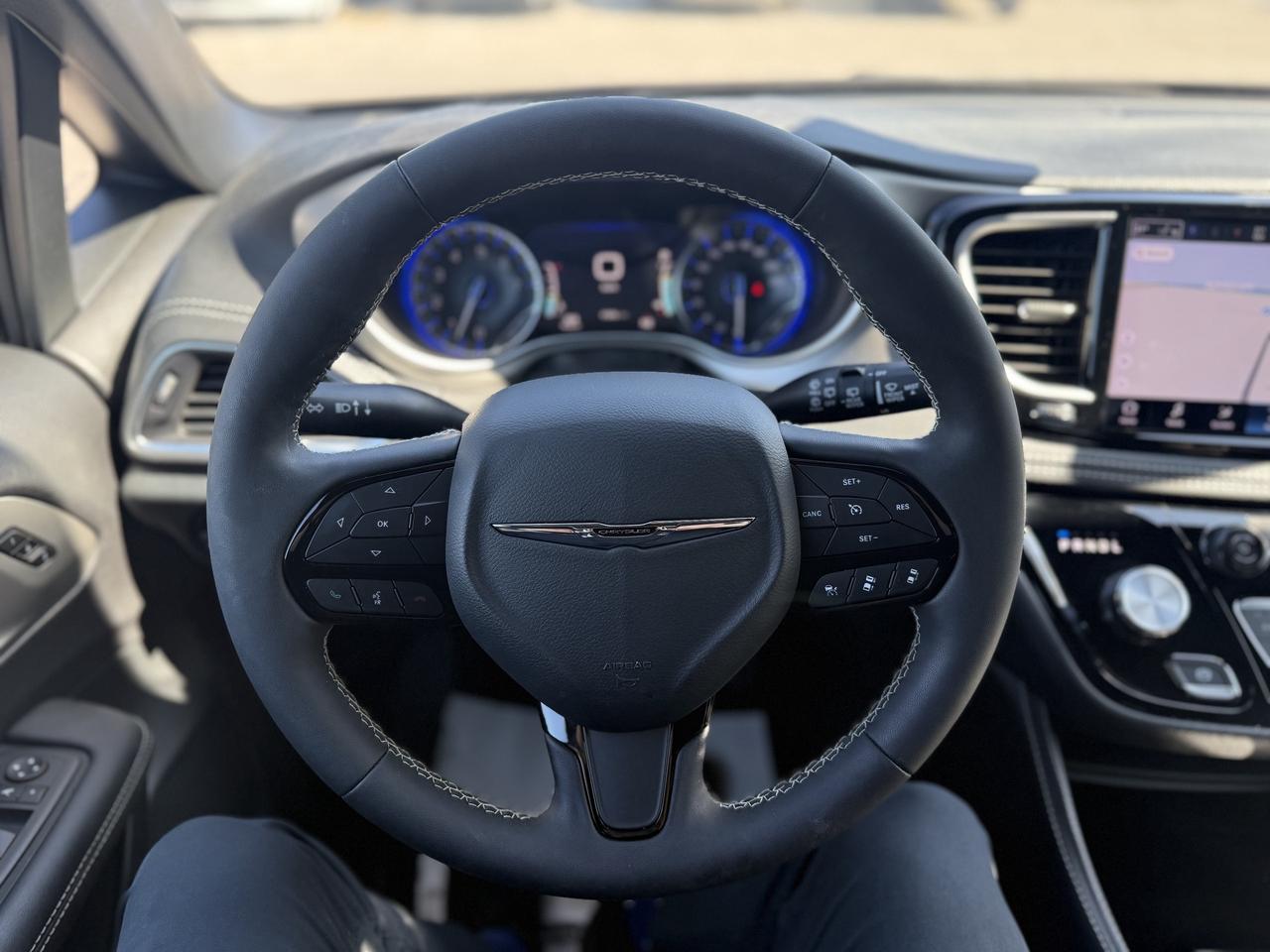 2024 Chrysler Pacifica Limited FWD - S Appearance Package - Sunroof! Photo