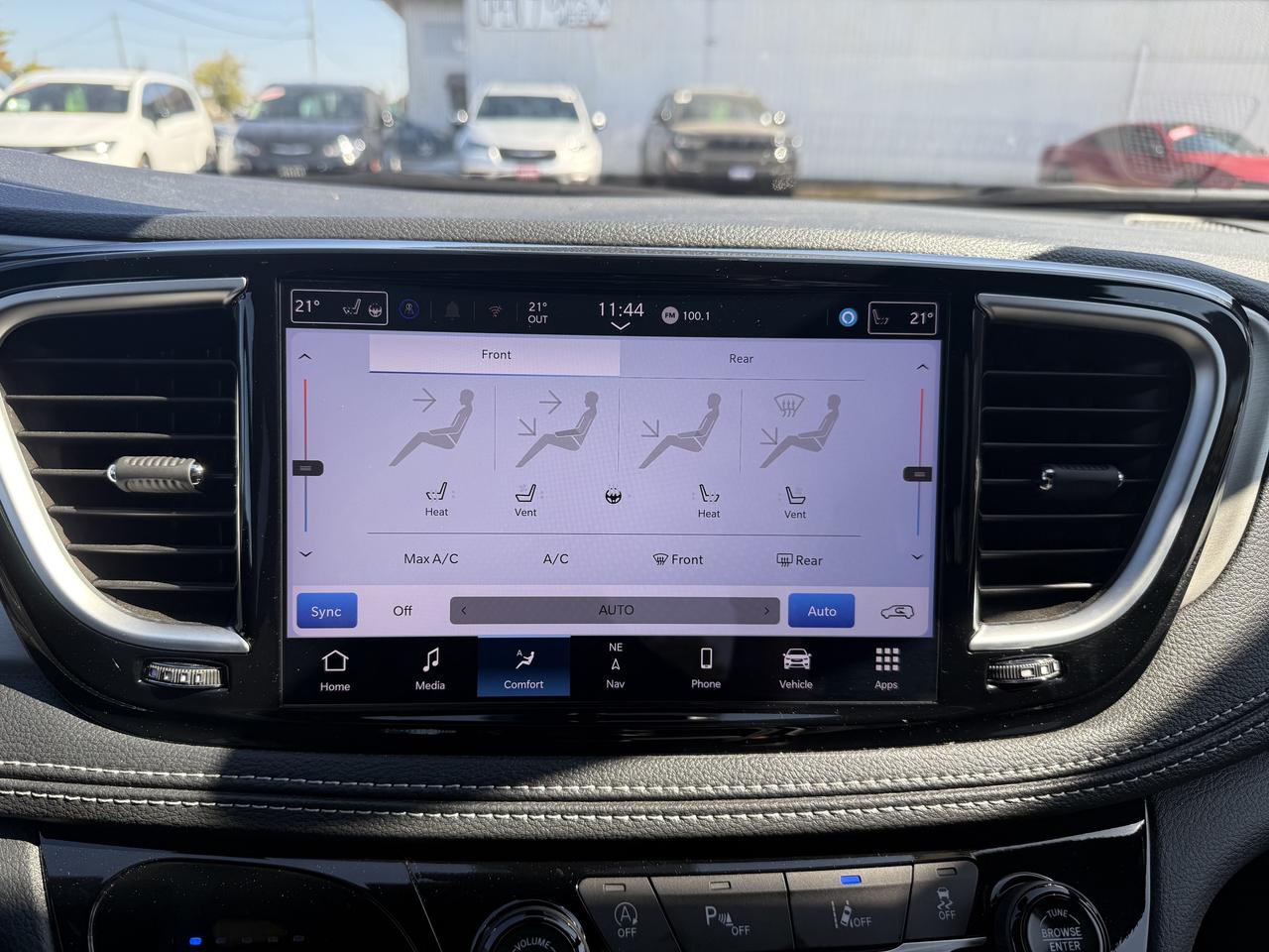 2024 Chrysler Pacifica Limited FWD - S Appearance Package - Sunroof! Photo