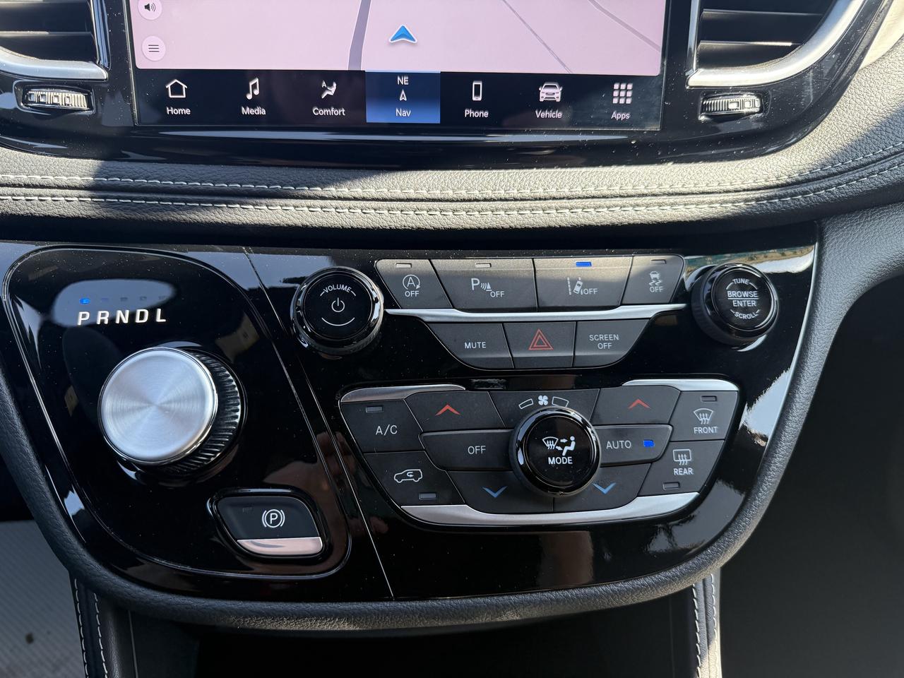 2024 Chrysler Pacifica Limited FWD - S Appearance Package - Sunroof! Photo