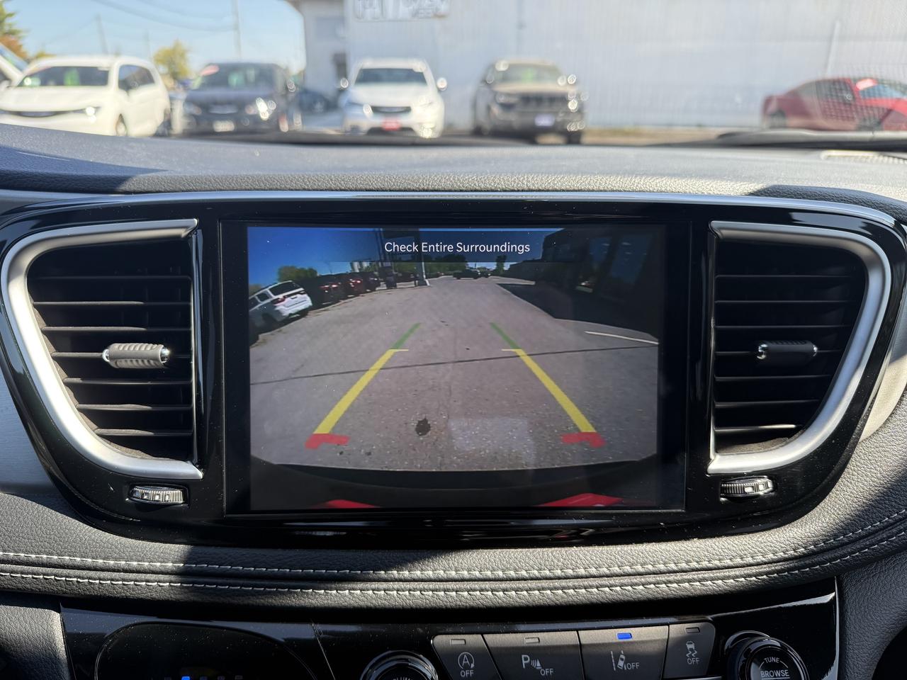 2024 Chrysler Pacifica Limited FWD - S Appearance Package - Sunroof! Photo