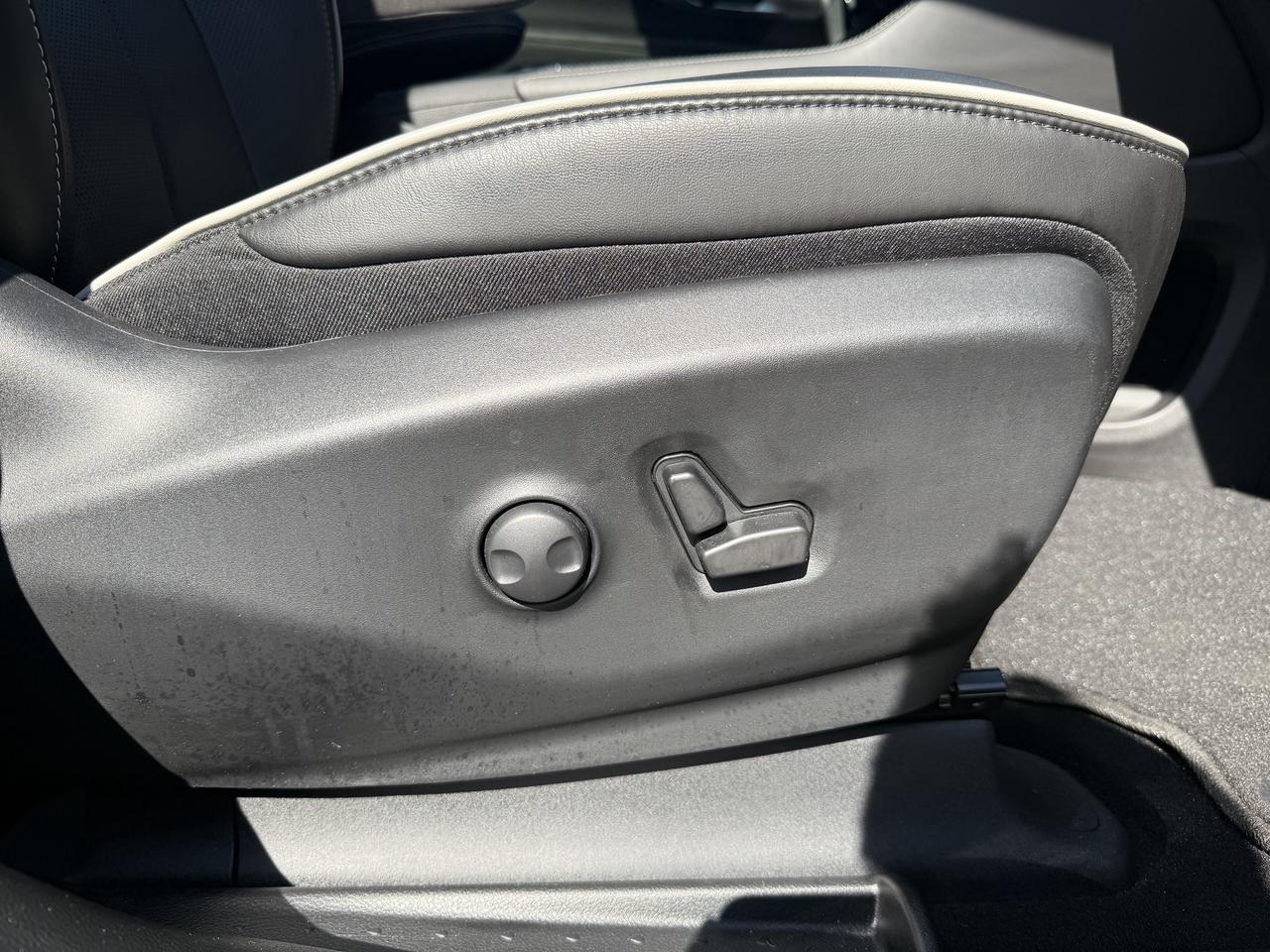 2024 Chrysler Pacifica Limited FWD - S Appearance Package - Sunroof! Photo