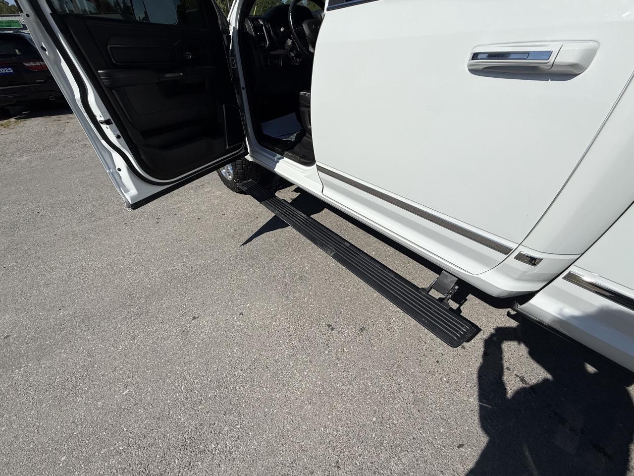 2022 RAM 3500 LIMITED CREW 4X4- HIGH OUTPUT CUMMINS & AISIN Photo2