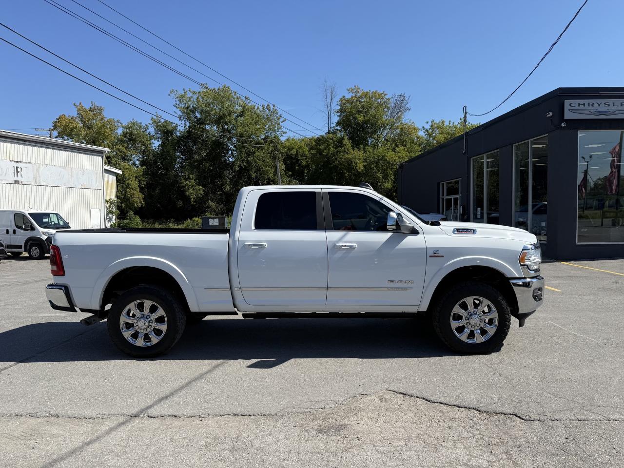 2022 RAM 3500 LIMITED CREW 4X4- HIGH OUTPUT CUMMINS & AISIN Photo