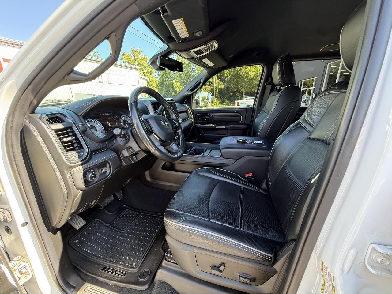 2022 RAM 3500 LIMITED CREW 4X4- HIGH OUTPUT CUMMINS & AISIN Photo