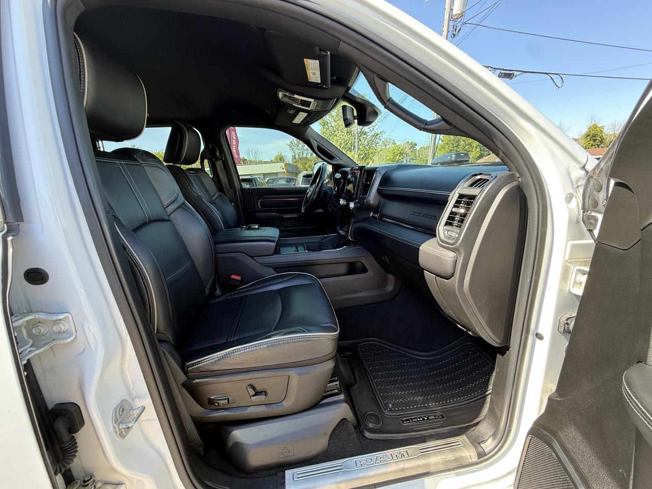 2022 RAM 3500 LIMITED CREW 4X4- HIGH OUTPUT CUMMINS & AISIN Photo