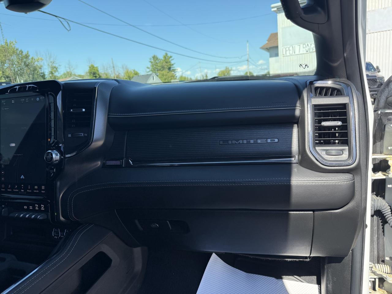 2022 RAM 3500 LIMITED CREW 4X4- HIGH OUTPUT CUMMINS & AISIN Photo