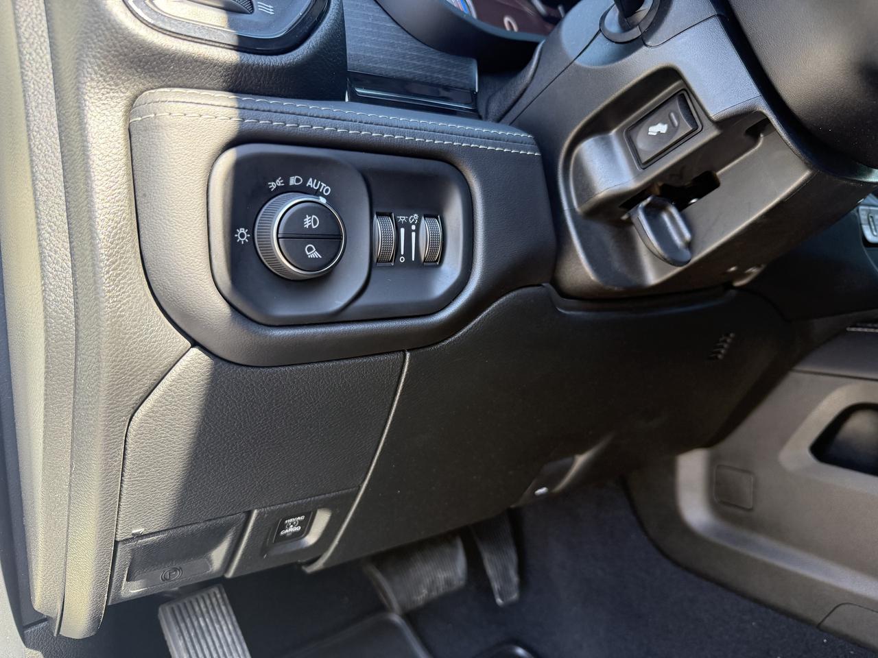 2022 RAM 3500 LIMITED CREW 4X4- HIGH OUTPUT CUMMINS & AISIN Photo