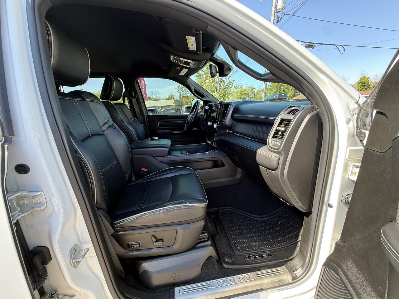 2022 RAM 3500 LIMITED CREW 4X4- HIGH OUTPUT CUMMINS & AISIN Photo