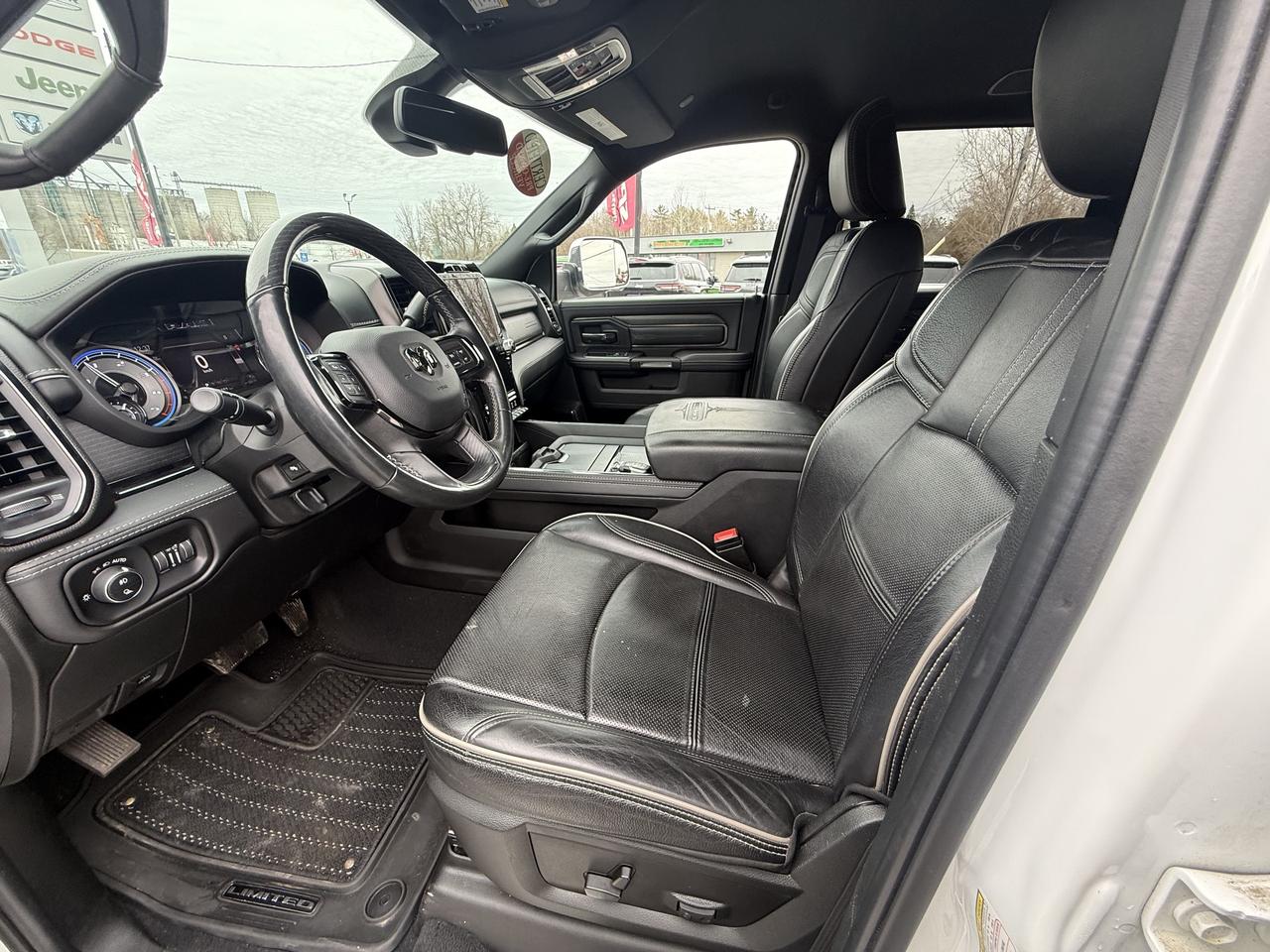 2022 RAM 3500 LIMITED CREW 4X4- HIGH OUTPUT CUMMINS & AISIN Photo