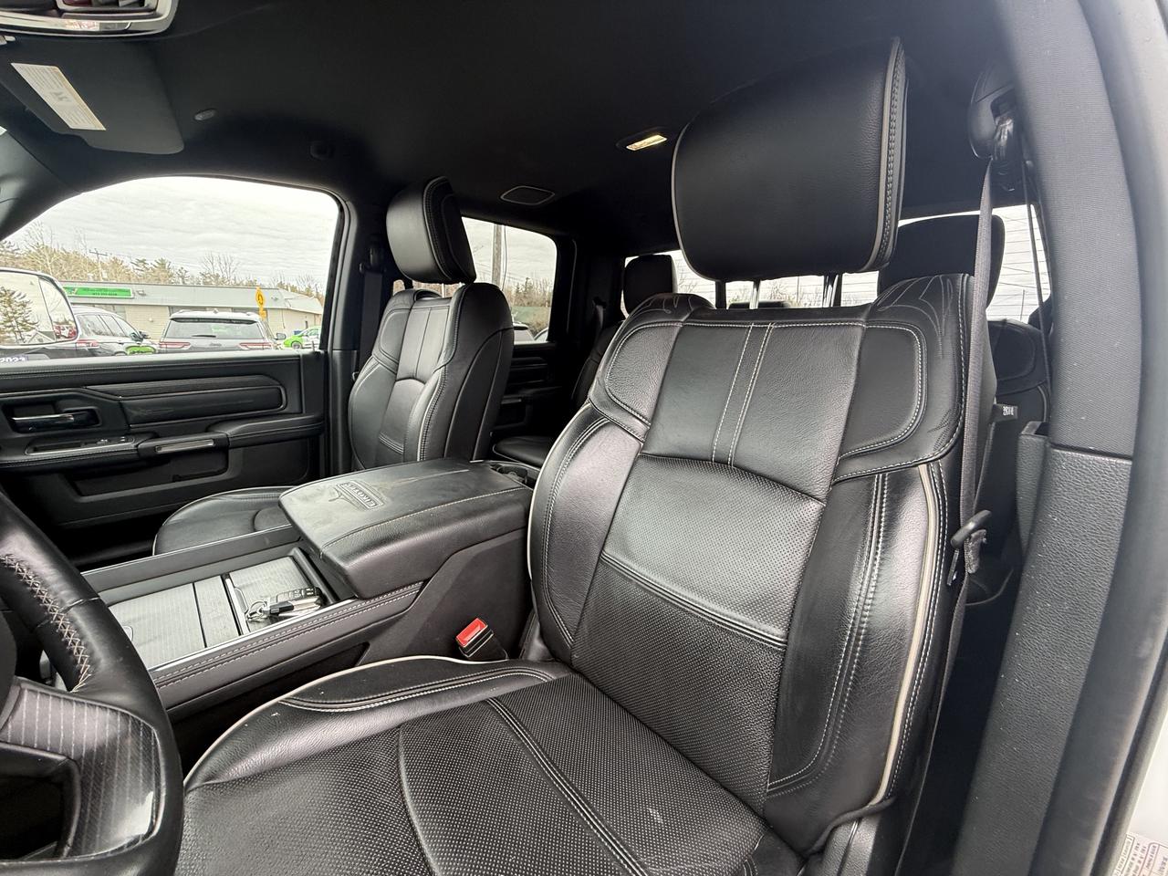 2022 RAM 3500 LIMITED CREW 4X4- HIGH OUTPUT CUMMINS & AISIN Photo