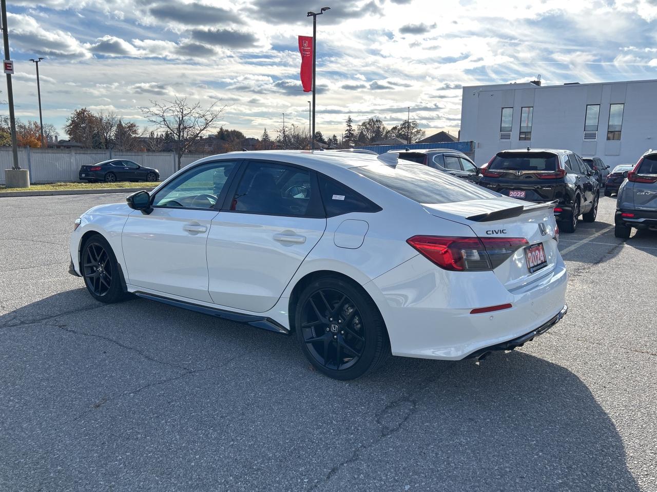 2024 Honda Civic Si Sedan Manual Sunroof CarPlay Wireless Charger Low Kms Photo