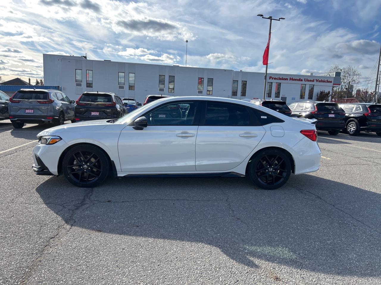 2024 Honda Civic Si Sedan Manual Sunroof CarPlay Wireless Charger Low Kms Photo