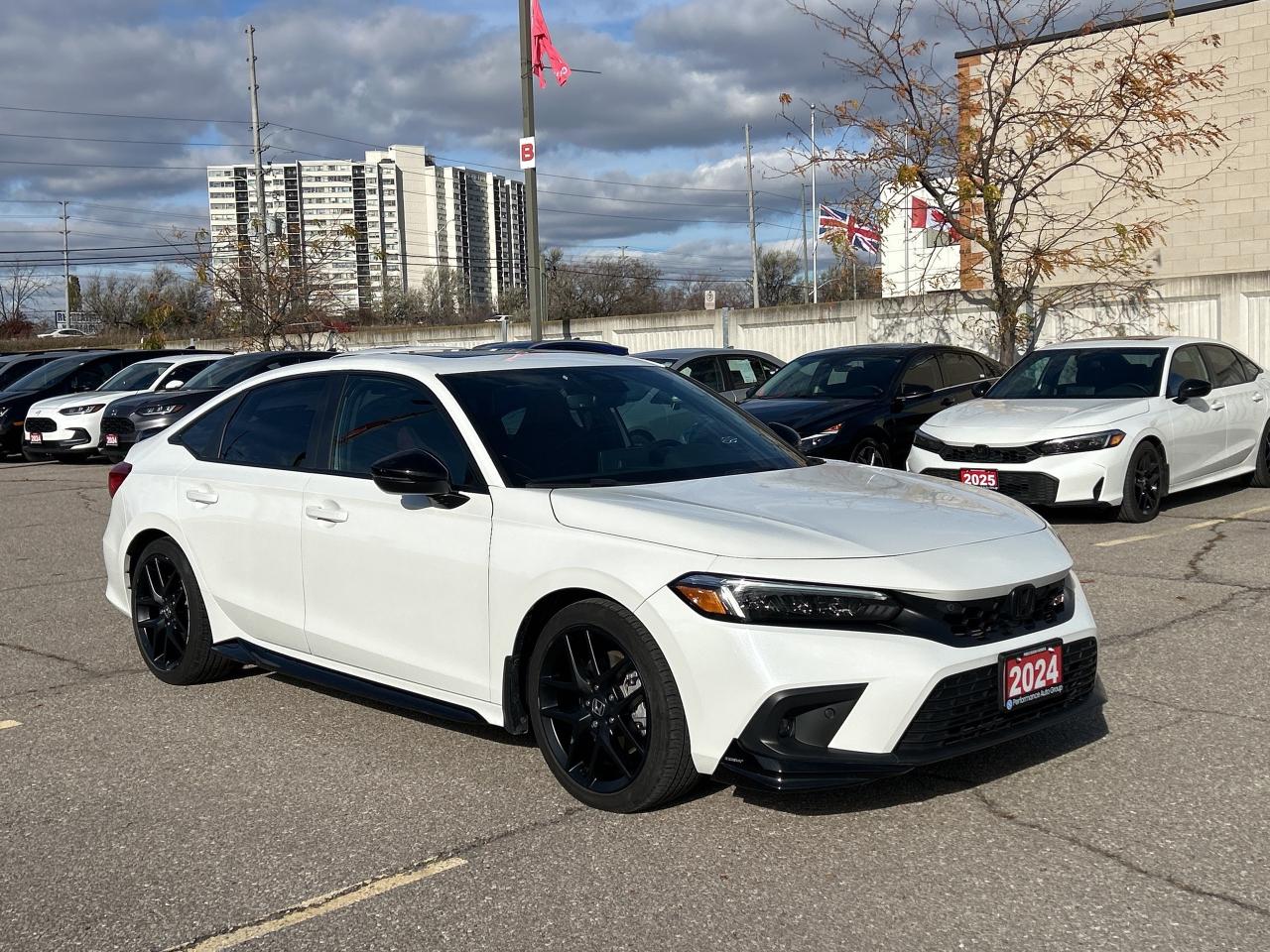 2024 Honda Civic Si Sedan Manual Sunroof CarPlay Wireless Charger Low Kms Photo