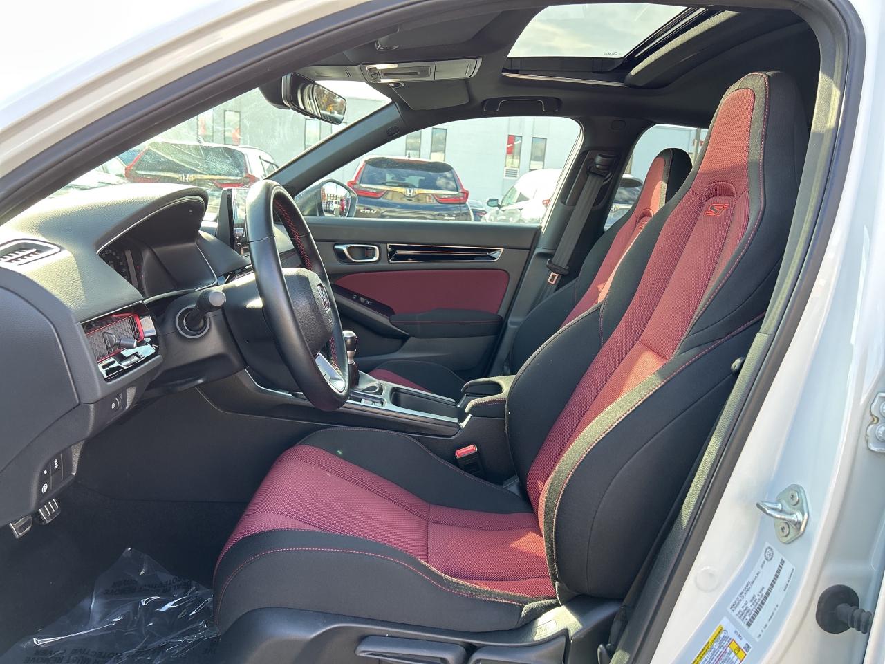 2024 Honda Civic Si Sedan Manual Sunroof CarPlay Wireless Charger Low Kms Photo