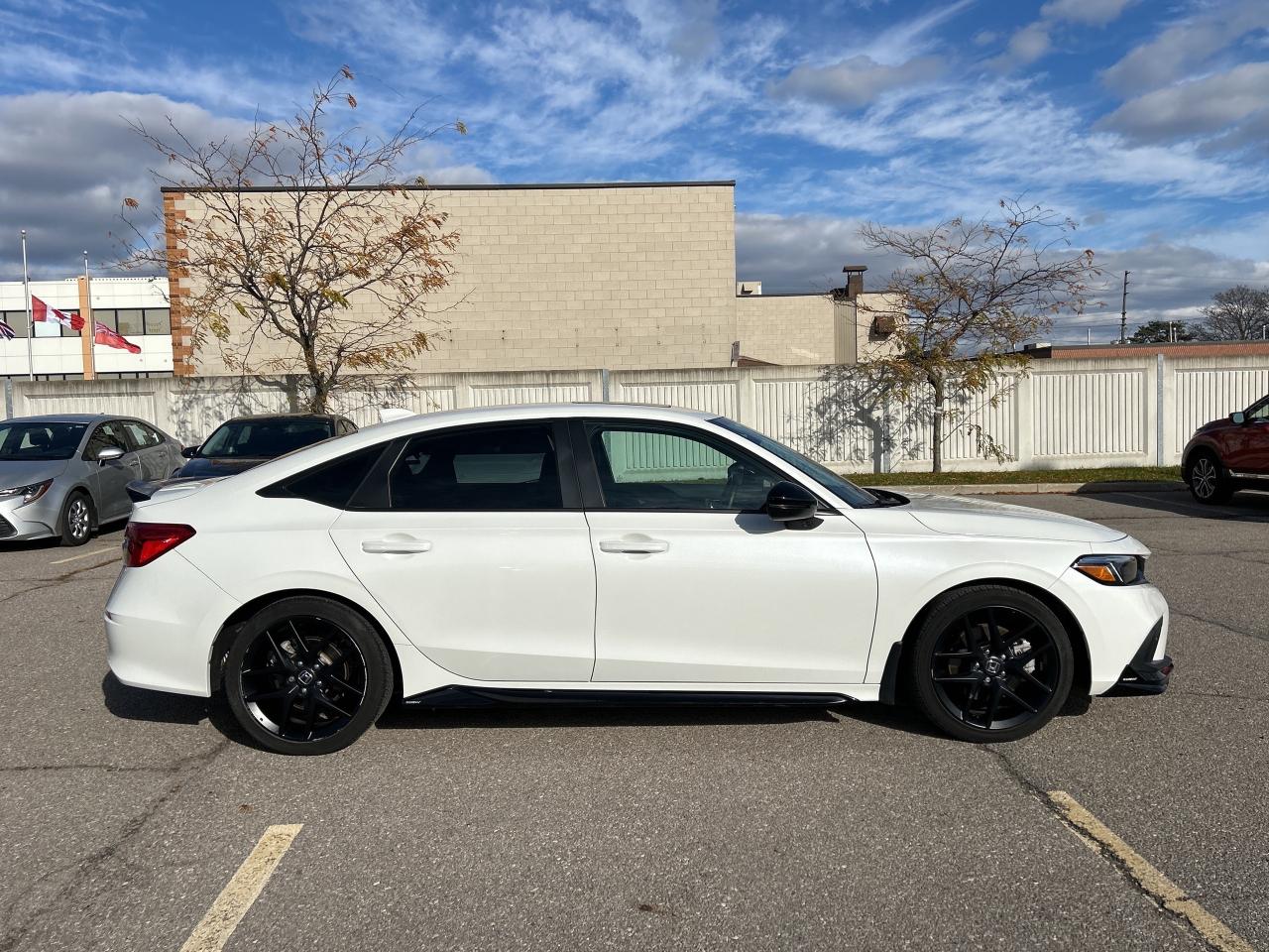 2024 Honda Civic Si Sedan Manual Sunroof CarPlay Wireless Charger Low Kms Photo