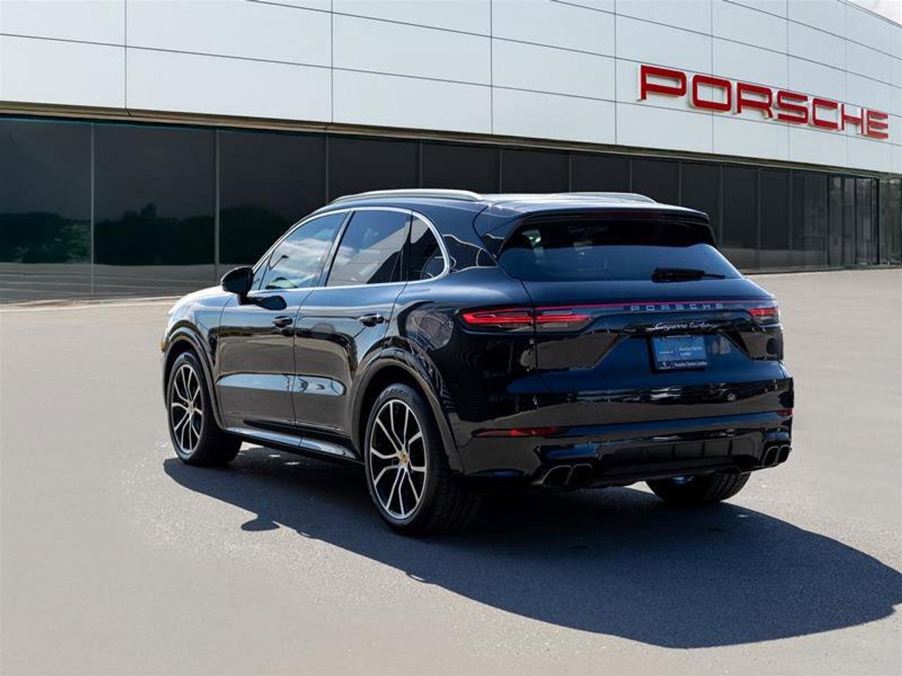 2019 Porsche Cayenne Turbo Black Photo