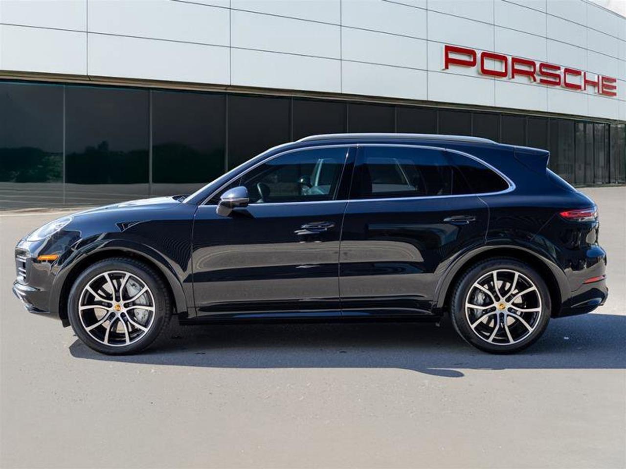 2019 Porsche Cayenne Turbo Black Photo2