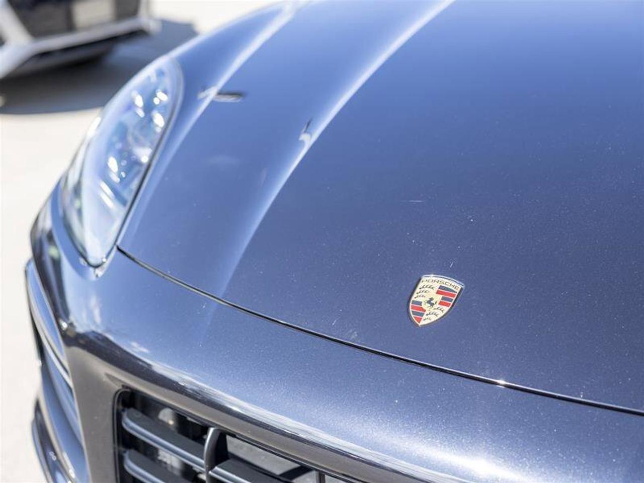 2019 Porsche Cayenne Turbo Black Photo